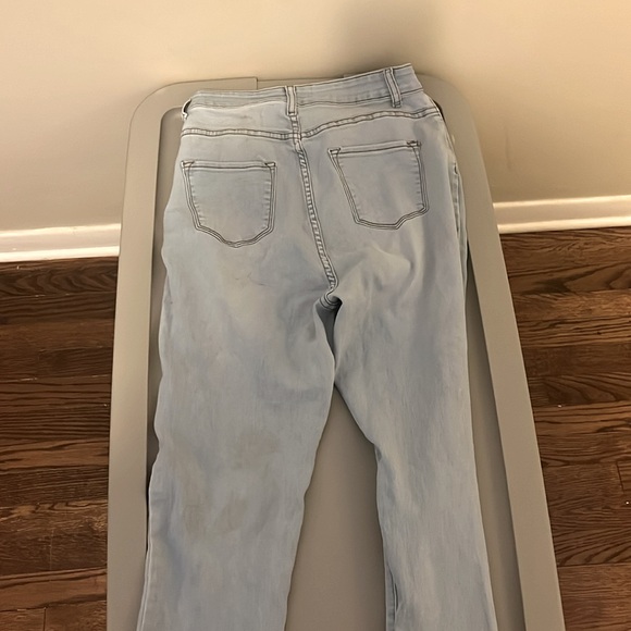Slim fit light washed Fashion Nova Jeans - Picture 3 of 4